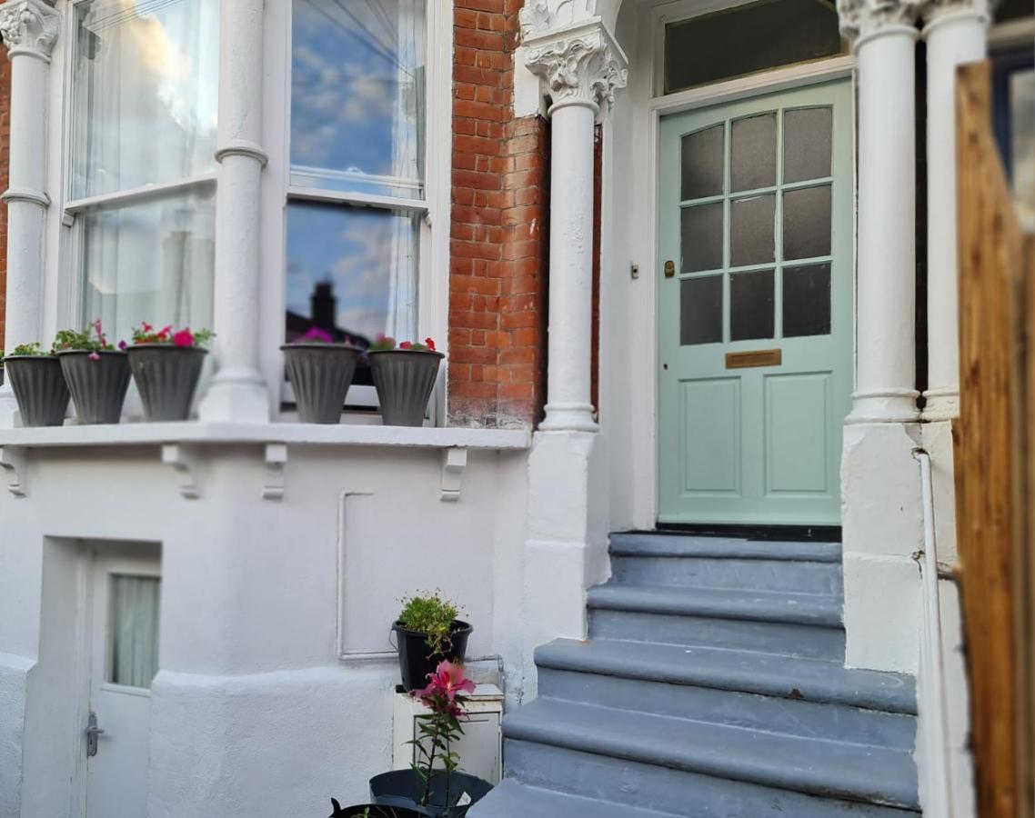 Вилла 3-Bed House In London Self-Contained In Ladywell Экстерьер фото