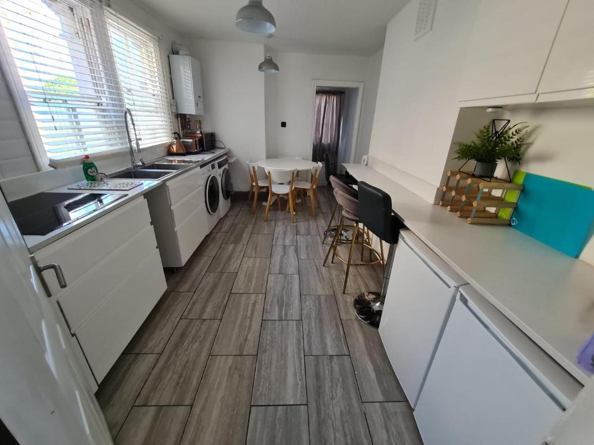 Вилла 3-Bed House In London Self-Contained In Ladywell Экстерьер фото