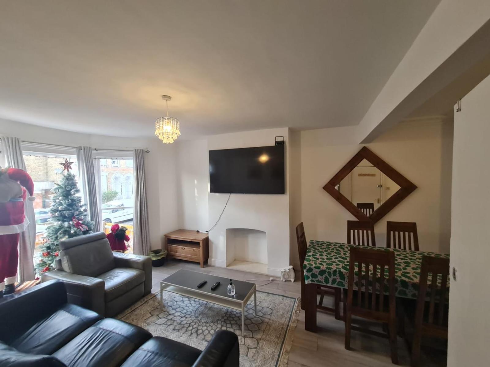 Вилла 3-Bed House In London Self-Contained In Ladywell Экстерьер фото