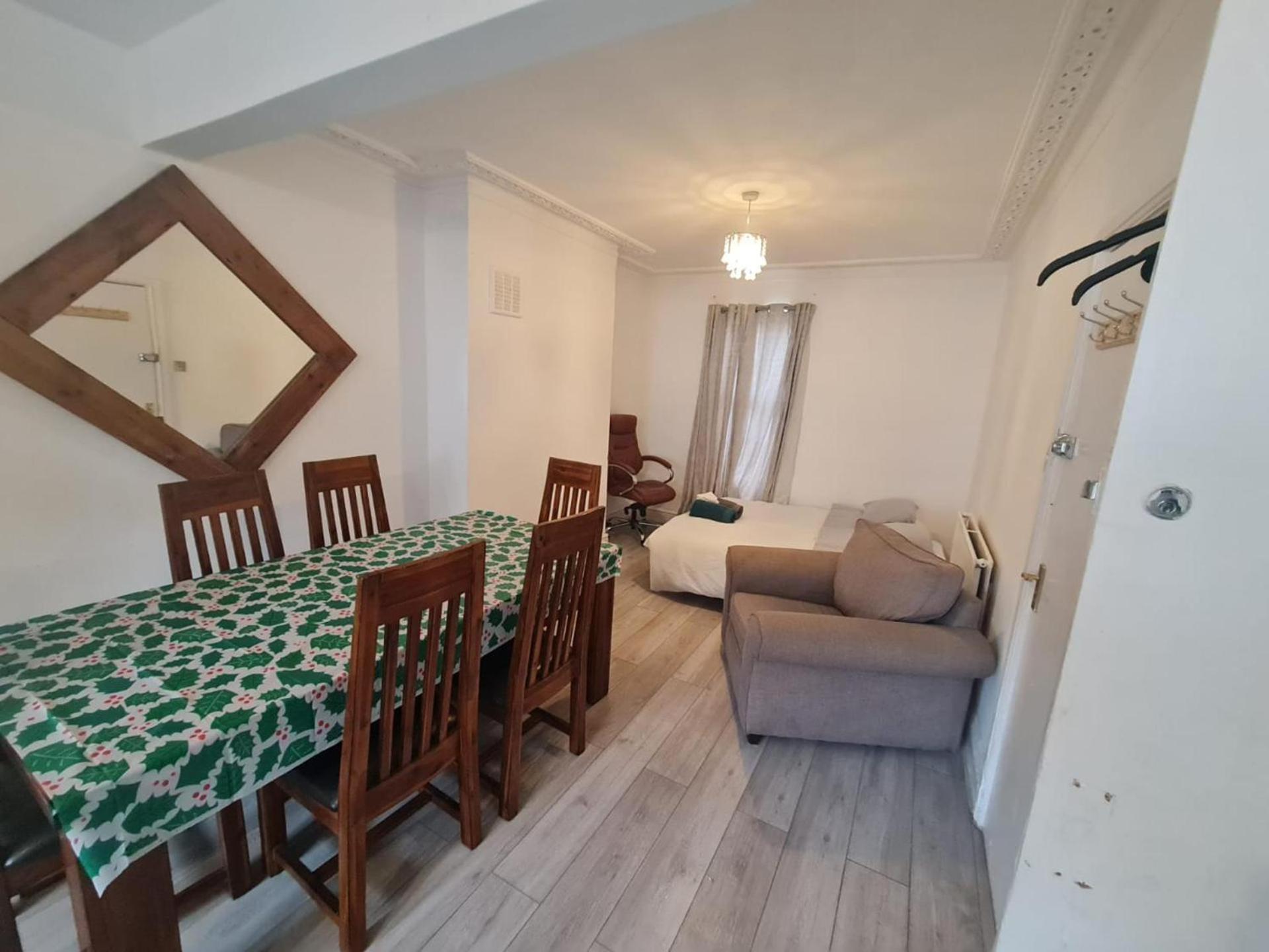 Вилла 3-Bed House In London Self-Contained In Ladywell Экстерьер фото